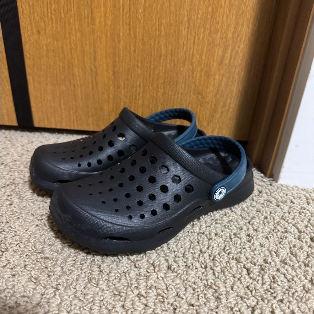 Kids Black Joybees Clogs Size 2